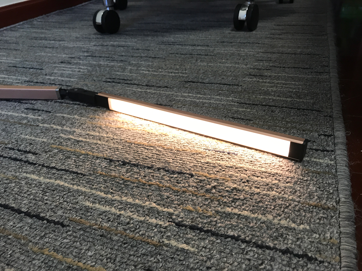 暂时了却心愿可调光LED台灯开箱及使用分享