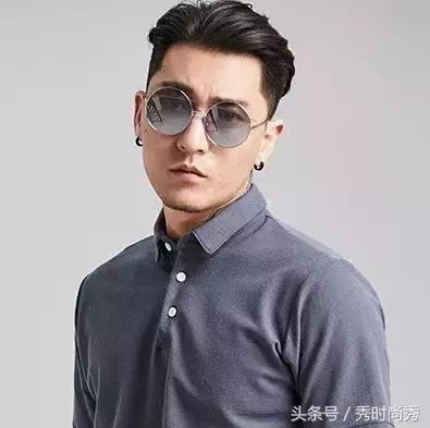 皮肤黑的男生染什么色好？脸宽的男生留什么样子的短发？