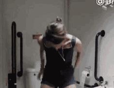 连体裤怎么上厕所才正确,穿连体裤怎么快速上厕所