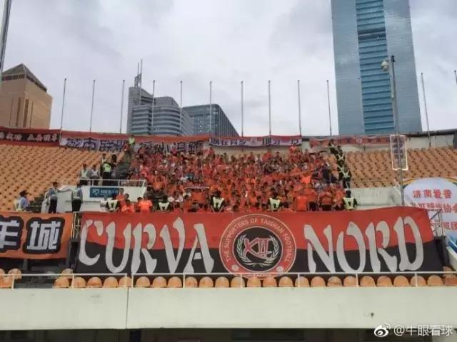 中超最励志的球迷,中超看台震撼鲁能