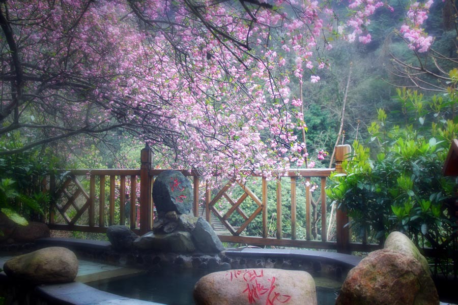 黄山温泉度假酒店泡温泉推荐,黄山脚下温泉旅游攻略