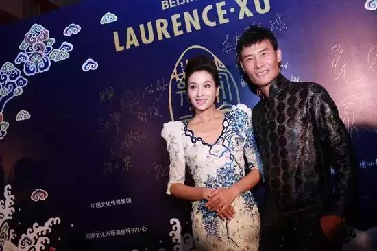 空姐都穿上高定了，那是因为它的设计师大有来头