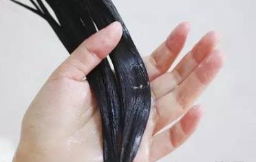 针对干枯头发的护发产品,造成头发干枯的原因