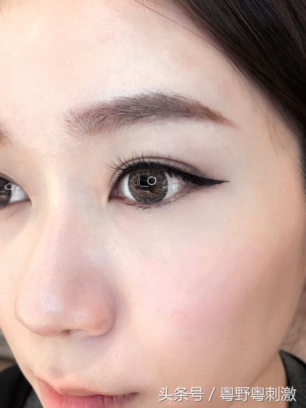 新手怎么贴假睫毛不失误 (如何贴假睫毛才自然)