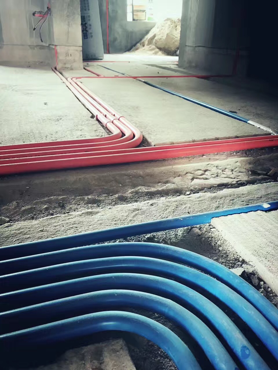 装修找品牌店还是性价比公司好,装修房子装好还是找装修公司好