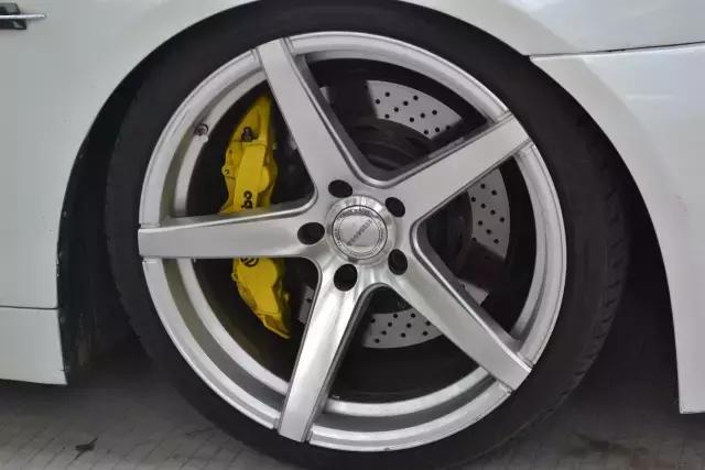 汽车改装的“鲍鱼”卡钳总有一款合你口味