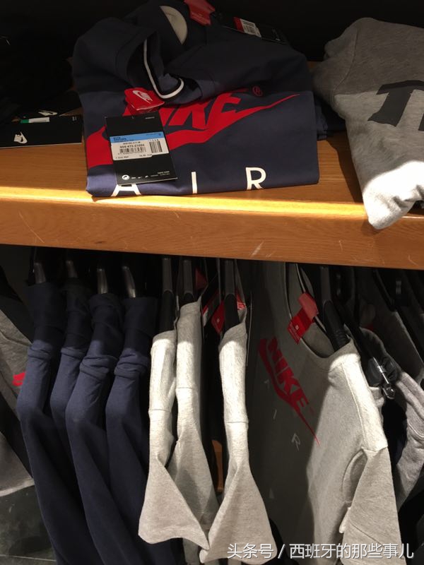 一件李维斯的T恤衫25欧元-西班牙商场耐克、阿迪达斯价格实拍