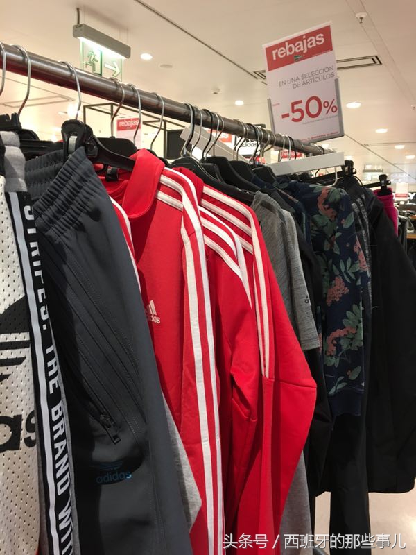 一件李维斯的T恤衫25欧元-西班牙商场耐克、阿迪达斯价格实拍