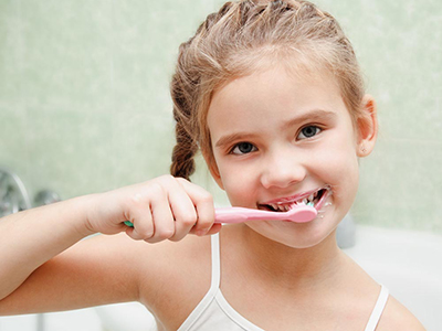 如何挑选婴儿牙刷和牙膏,怎么选择正确的儿童牙膏和牙刷