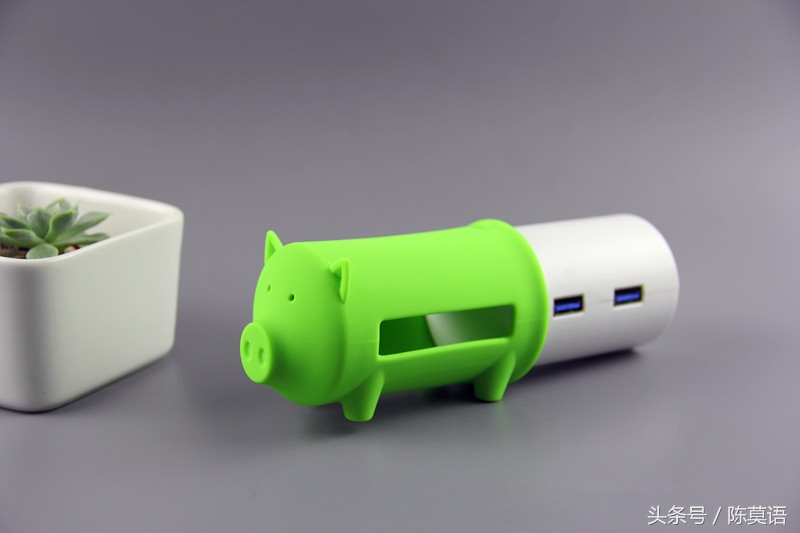 又找不到读卡器了?还在抱怨USB接口不够用?看小猪如何完美演绎读卡集线艺术