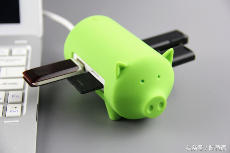 又找不到读卡器了?还在抱怨USB接口不够用?看小猪如何完美演绎读卡集线艺术