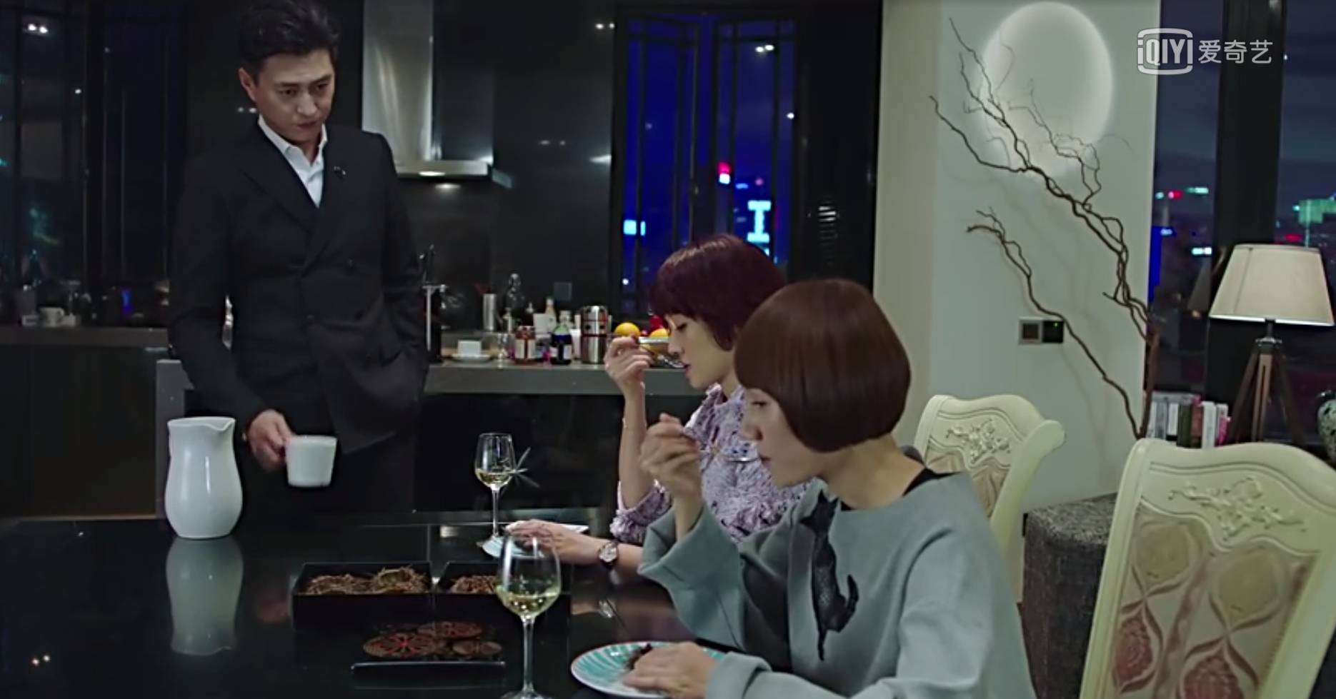 贺涵我的前半生穿了多少套衣服,我的前半生贺涵是什么样子的人