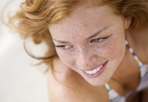 脸上长了囊肿发紫怎么治疗,卵巢囊肿和脸上长斑有关系吗