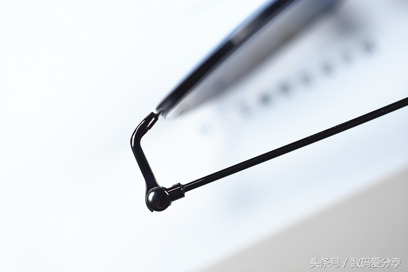 尼龙偏光镜片+不锈钢镜架+无边框设计，这款高品质太阳镜只卖229元，难怪雷军也喜欢！