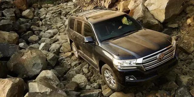 jeep牧马人泥泞越野实拍,jeep牧马人越野最震撼视频