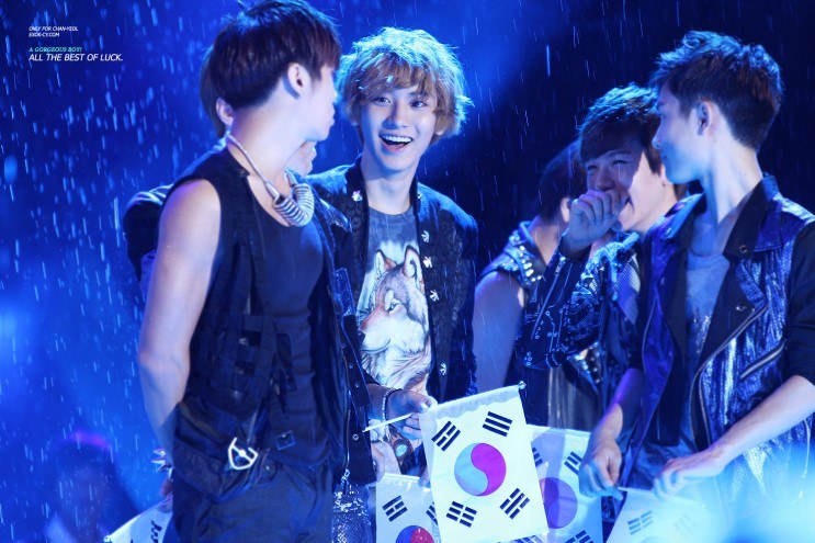 SM和7-Eleven合作出售EXO雨伞