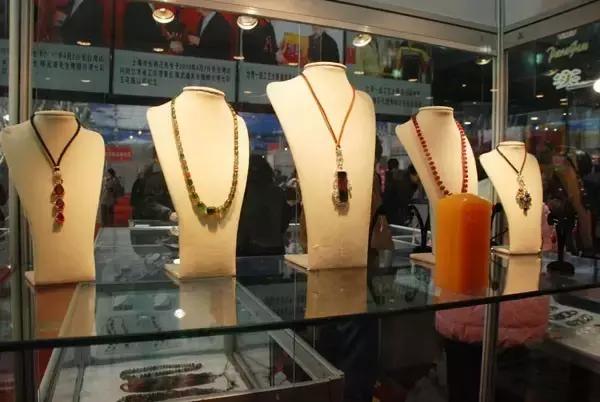 国外的珠宝一定比国内的便宜又好吗，别天真了