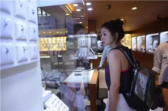 国外的珠宝一定比国内的便宜又好吗，别天真了