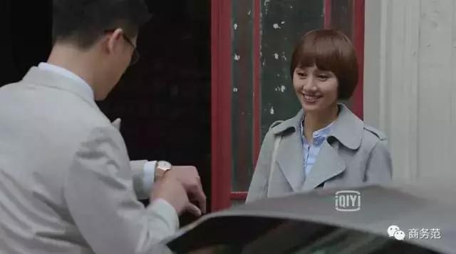 唐晶戴的项链前半生,唐晶戴戒指