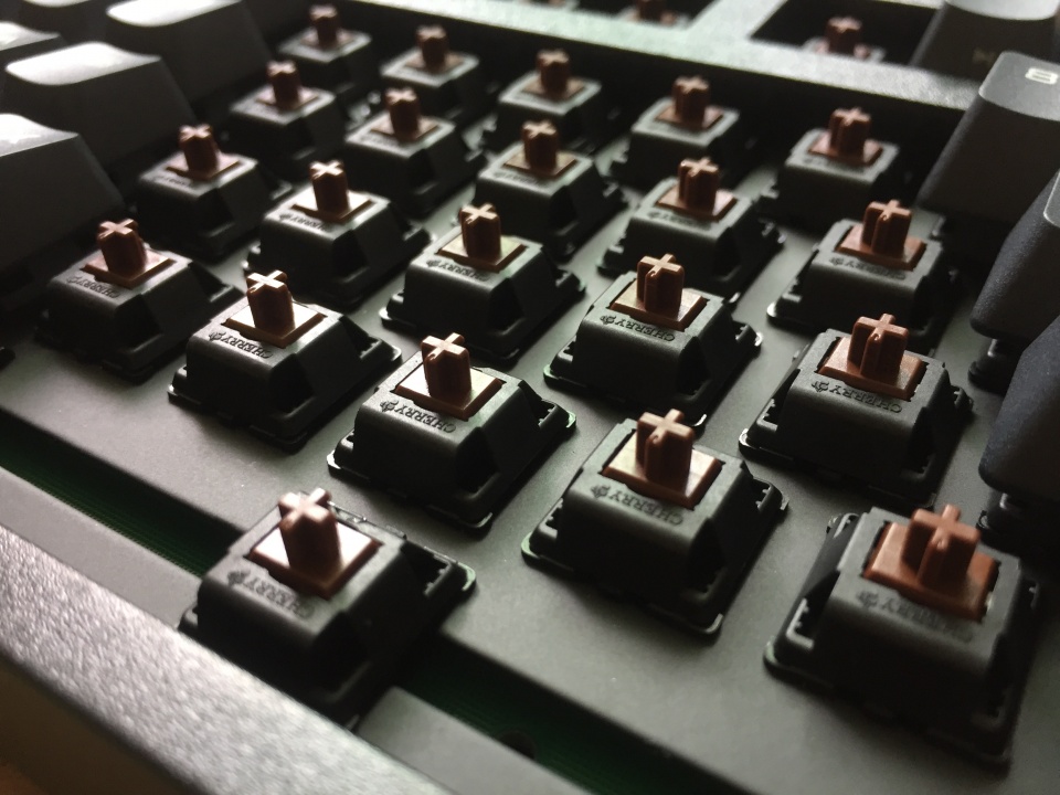 玩游戏选择机械键盘什么轴,玩游戏什么品牌机械键盘比较适合