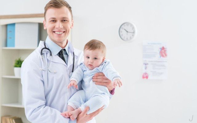 生孩子妇产科医生怎么接生,妇产科男医生接产看法