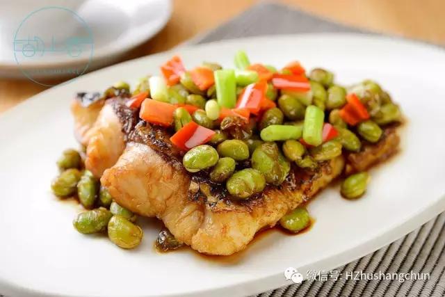 一天卖掉60只生烤乳鸽，卤切肥肠要配小米酒！杭州的深夜小酒馆是这样的