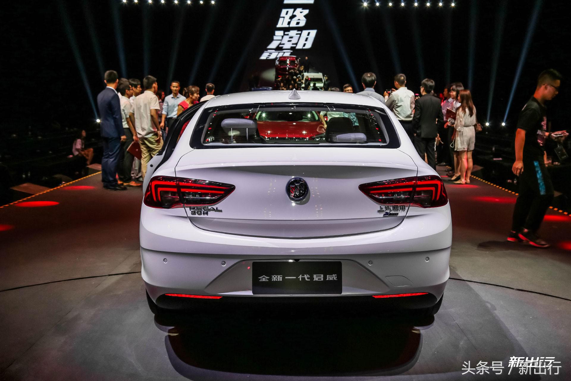 别克君威2017款30h豪华型,远距离看新款君威