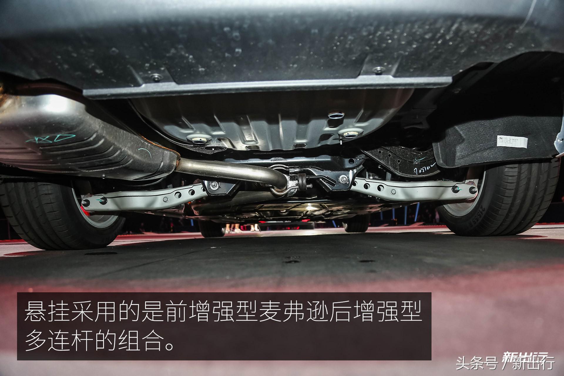 别克君威2017款30h豪华型,远距离看新款君威