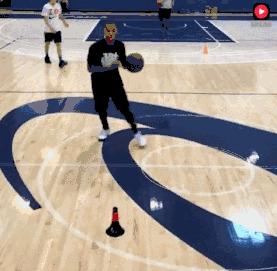 这招“交叉步”可以说是过人的精髓，必学！