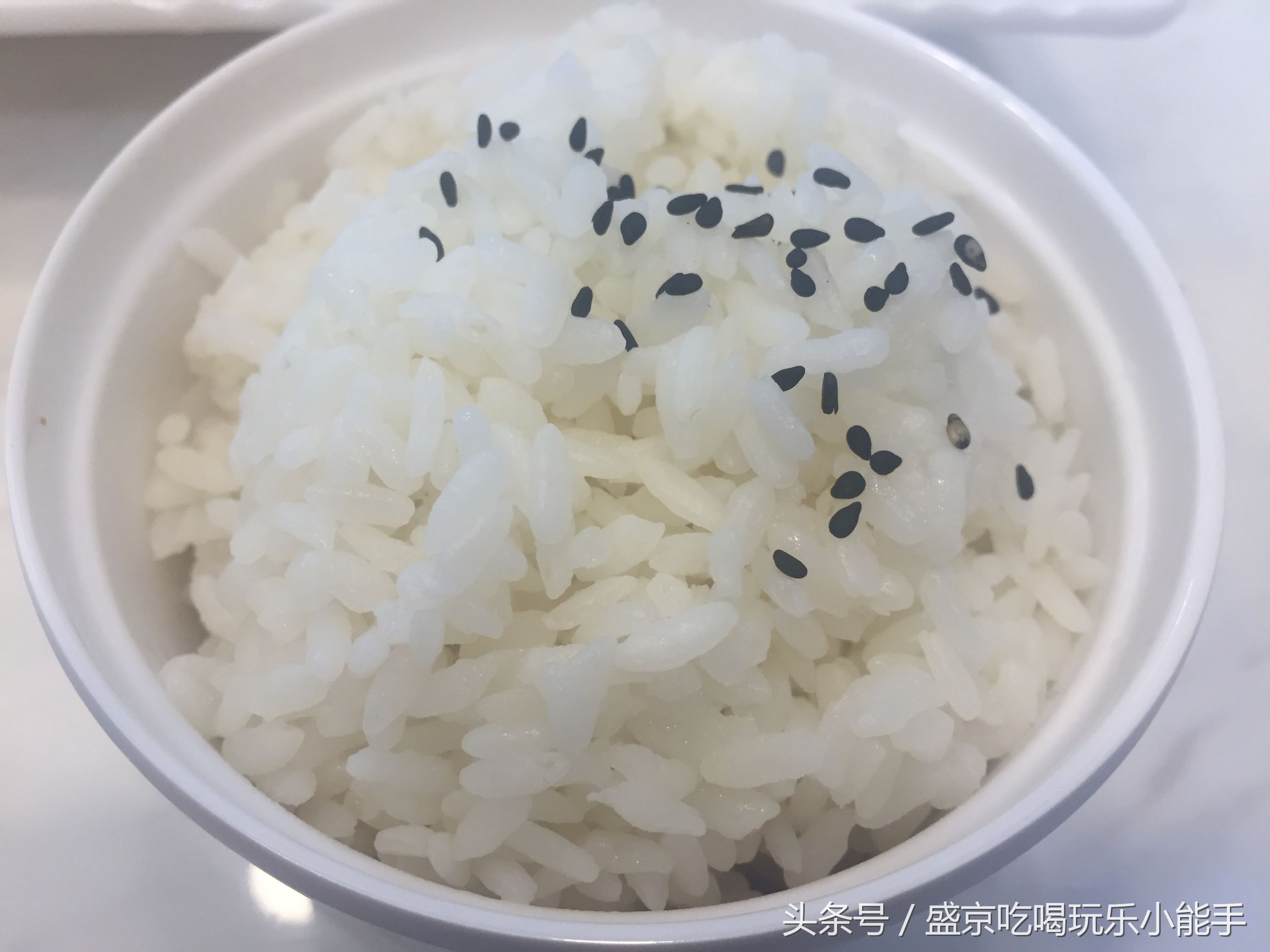 麻辣拌中的爱马仕，九公主麻辣拌，粉红的广告，小资的装修