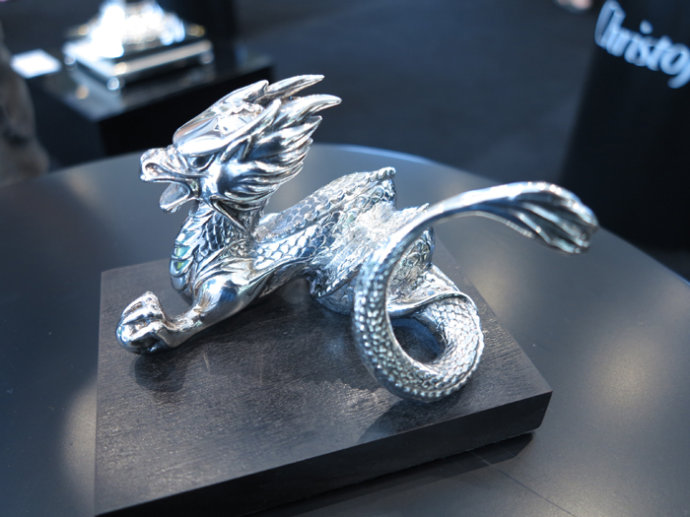 银会氧化发黑为啥还做首饰,白银手工银饰怎么样