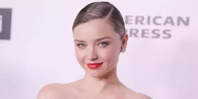 34岁带孩子嫁给年轻小伙,27岁二婚带娃嫁给大10岁宠妻大叔