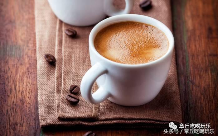 章丘高温天的终极必杀技！这家高颜值咖啡馆要被挤爆了！甩给你1块的果汁票子要不要！