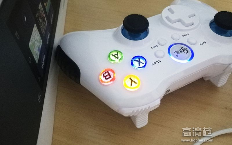 用手柄玩很爽的电脑游戏,用阿修罗2手柄玩的手机赛车游戏