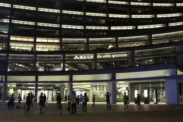 没人买纸质书的时候,诚品书店靠什么活下来?这个故事很励志