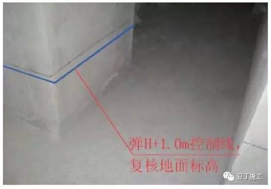 地砖地板高低差怎么收口,地面宽窄误差大怎么贴瓷砖