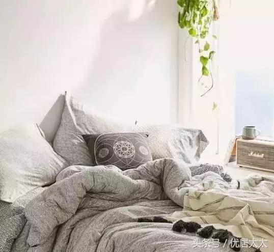 你的床屏该变变样子了,不要只会挂婚纱照了