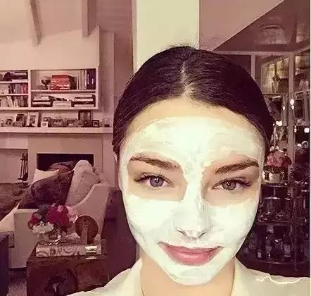 34岁带孩子嫁给年轻小伙,27岁二婚带娃嫁给大10岁宠妻大叔