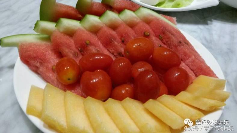 章丘高温天的终极必杀技！这家高颜值咖啡馆要被挤爆了！甩给你1块的果汁票子要不要！