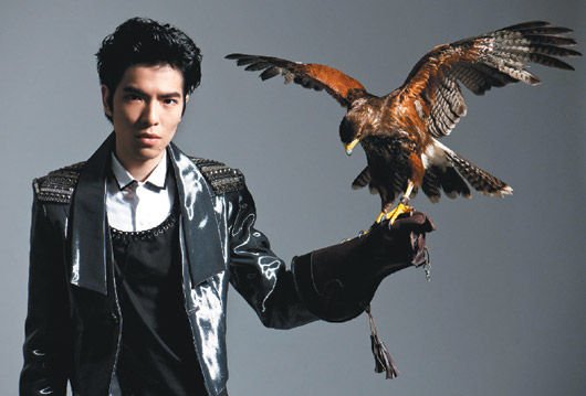 “雨神”萧敬腾现身北京开演唱会,网友:这里的人民需要你