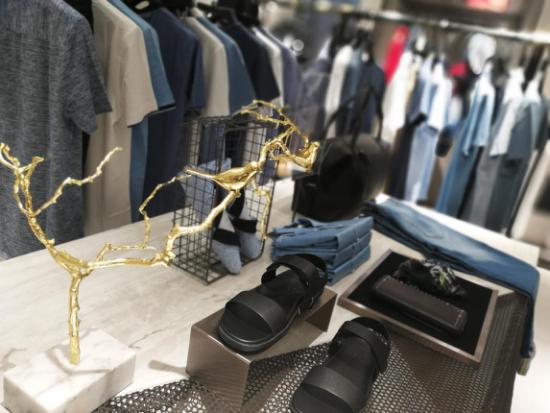 炎炎夏日何以解忧唯有喝奶茶,炎炎夏日何以解忧下一句