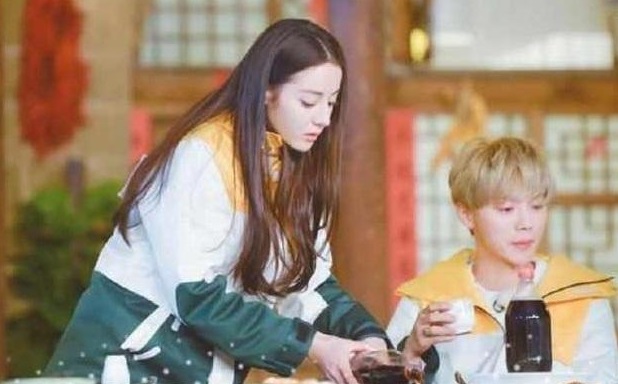 鹿晗对热巴和乔欣态度,鹿晗看热巴和乔欣跳舞