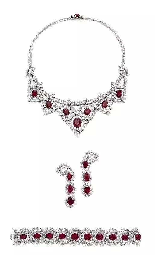 七月末，霸气的狮子就交给热情的红宝石来守护吧！