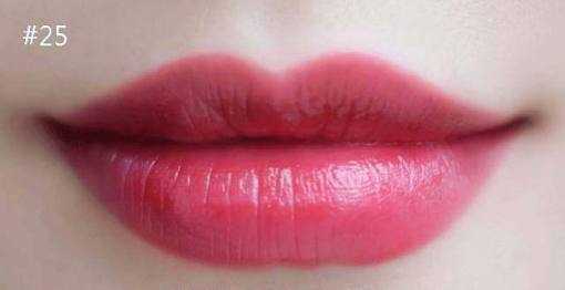 李一桐涂偏黑口红,李一桐唇纹