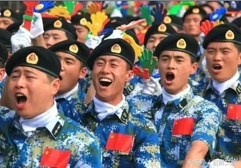 中国人民解放军新式夏常服帽,全军换发佩戴夏常服帽