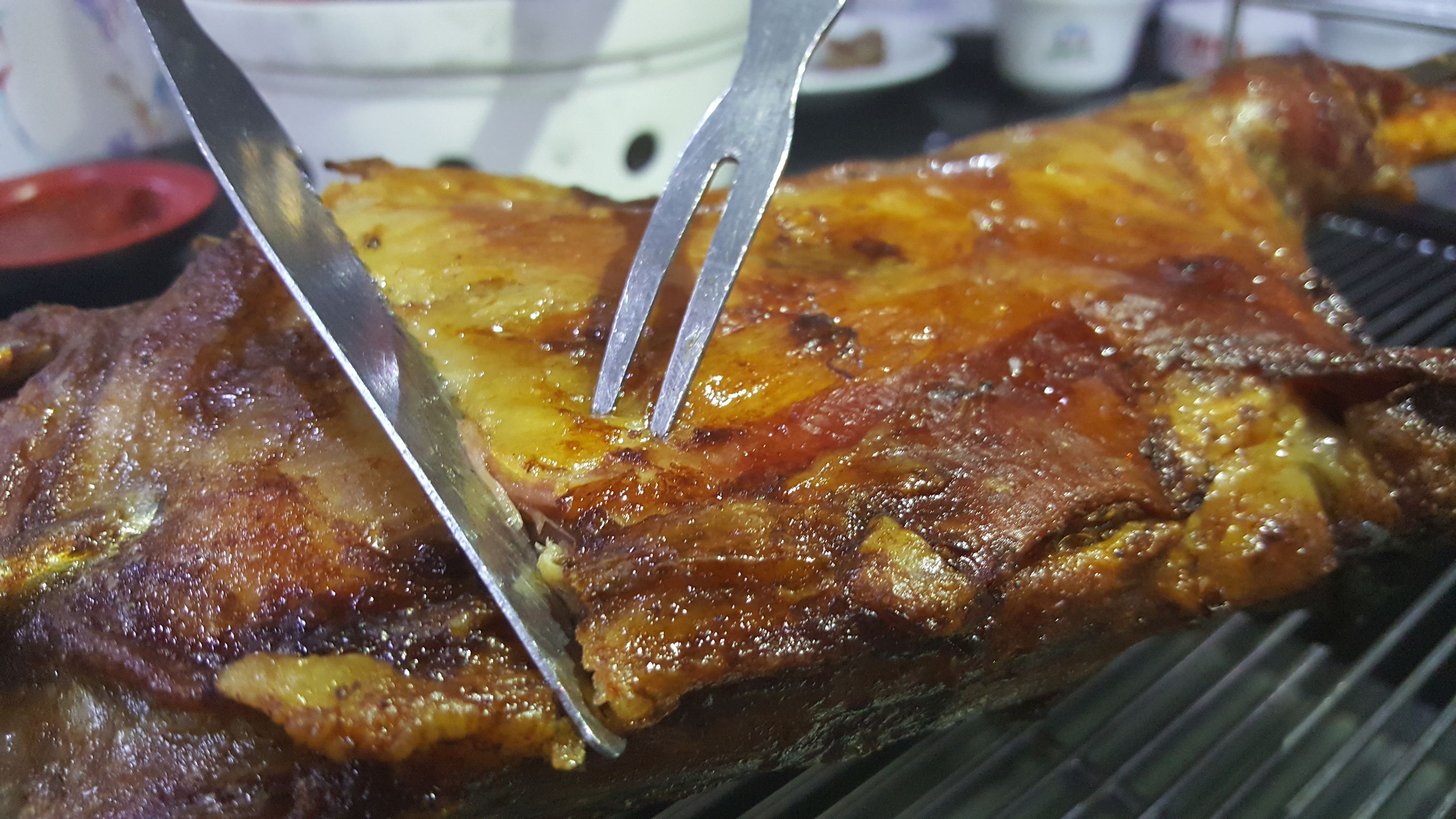 炭火烤羊腿如何成为了一家店的灵魂食物