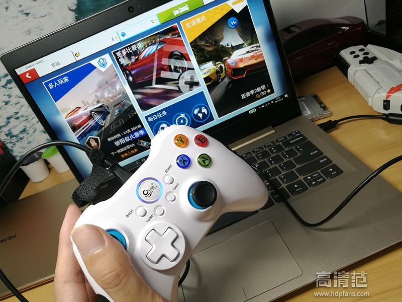 用手柄玩很爽的电脑游戏,用阿修罗2手柄玩的手机赛车游戏