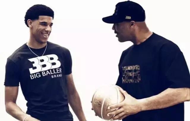 大儿子湖人，二儿子UCLA，三儿子疯狂刷分！球爹演绎篮球版《摔跤吧！爸爸》