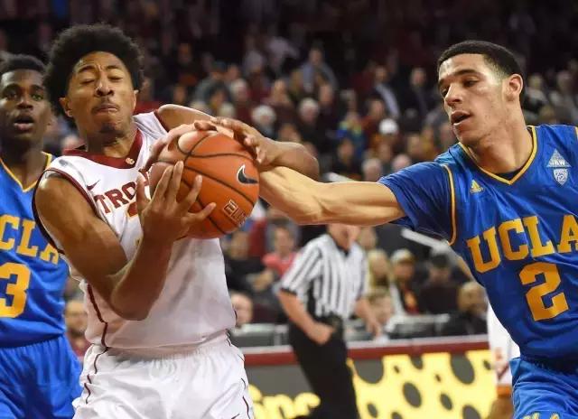 大儿子湖人，二儿子UCLA，三儿子疯狂刷分！球爹演绎篮球版《摔跤吧！爸爸》