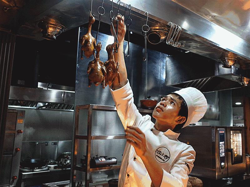 一天卖掉60只生烤乳鸽，卤切肥肠要配小米酒！杭州的深夜小酒馆是这样的